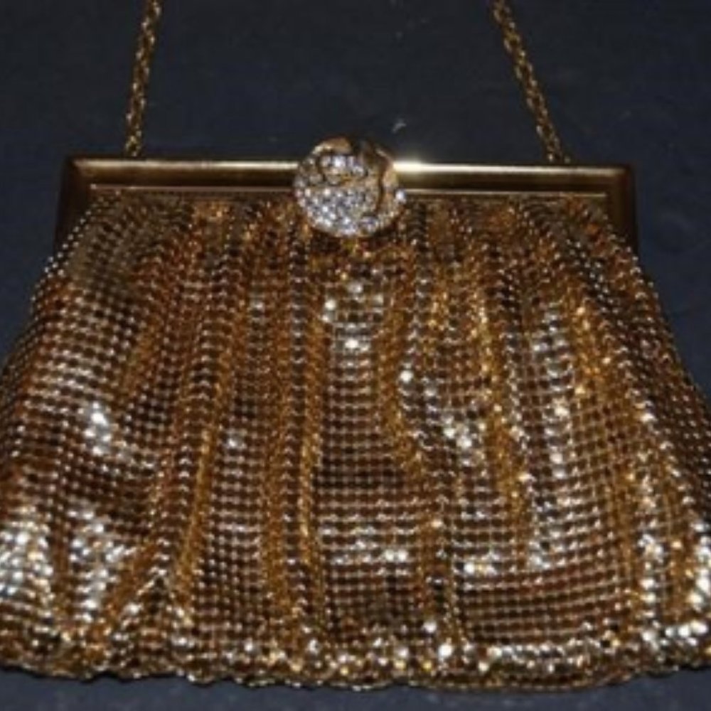1950's Vintage Whiting and Davis Gold Tone Clutch - Picture 10 of 10